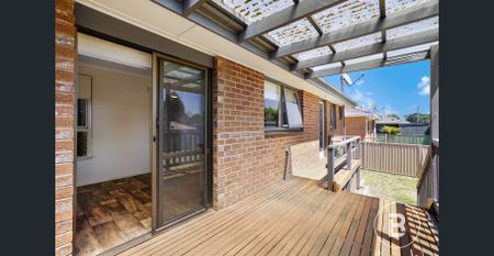 THREE-BEDROOM HOME IN A CONVENIENT LOCATION - Photo 2