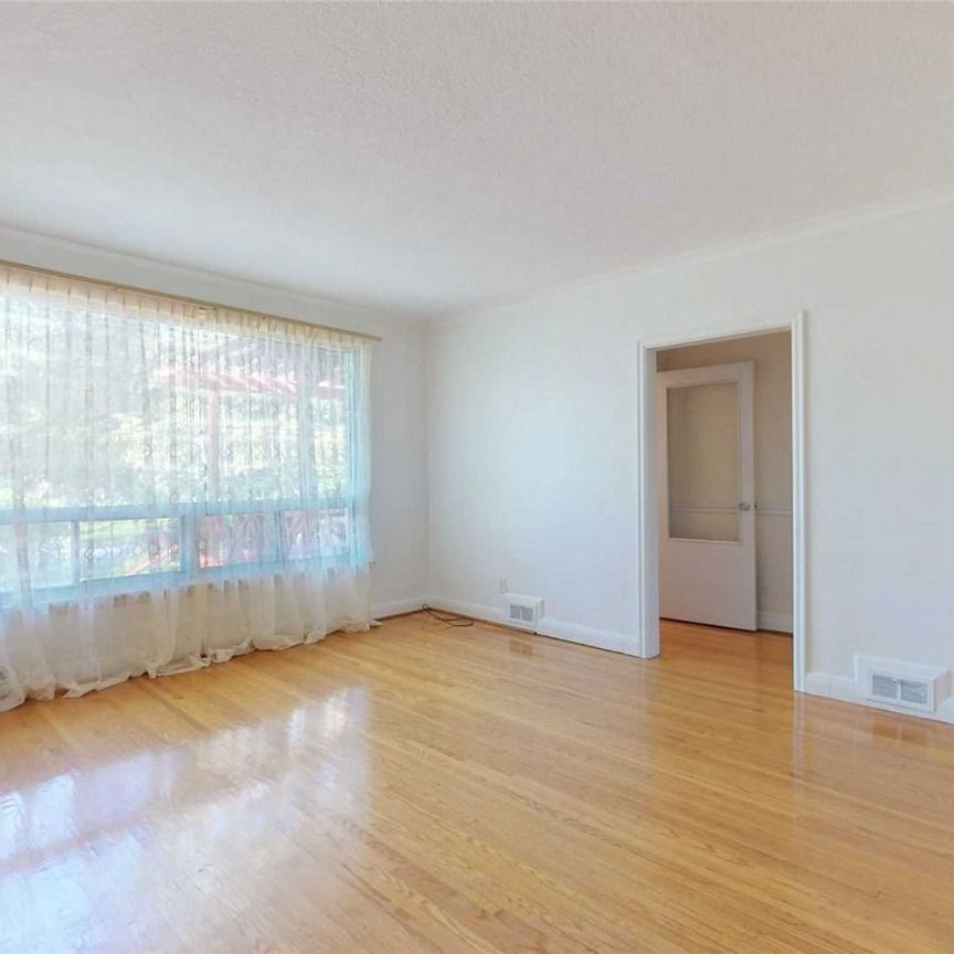 For Lease - 9 Kingsmere Crescent, Toronto, Ontario - Photo 1