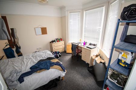 6 bedroom detached house to rent - Photo 3