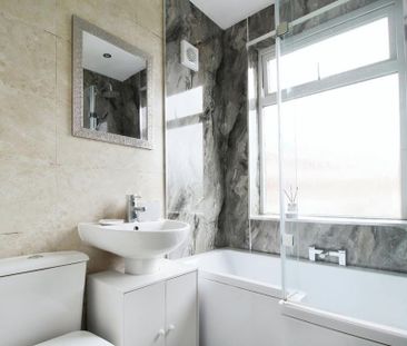 3 bedroom semi-detached house to rent - Photo 2