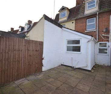 3 bedroom terraced house to rent - Photo 1