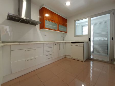 Piso de alquiler en Jaume Ibran, Centre - Photo 4