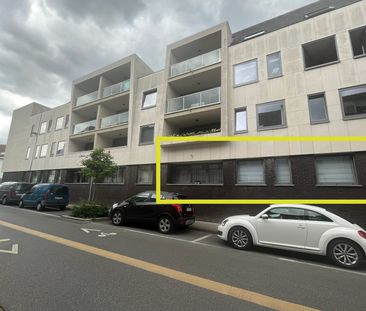 appartement met 2 slpk en autostaanplaats nabij centrum - Photo 2