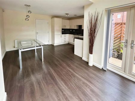 4 bedroom end of terrace house to rent - Photo 2