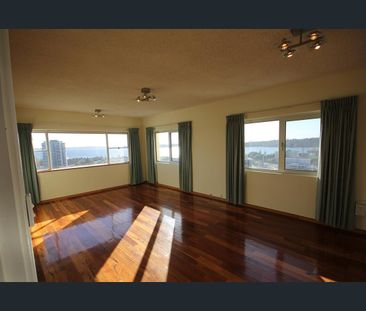3 Bedrooms 1 bathroom Apartment with STUNNING VIEWS! - Photo 2