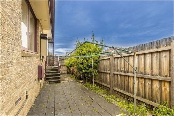 Bright & Spacious 2-Bedroom Unit in Prime Box Hill South - Photo 1