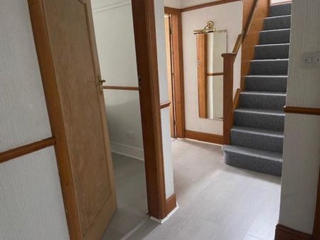 4 bed Semi-Detached House for Rent - Photo 2