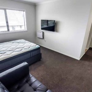 RENT REBATED FIRST 4 WEEKS AND 1 WEEK FREE RENT! Great on Greta! - Photo 2