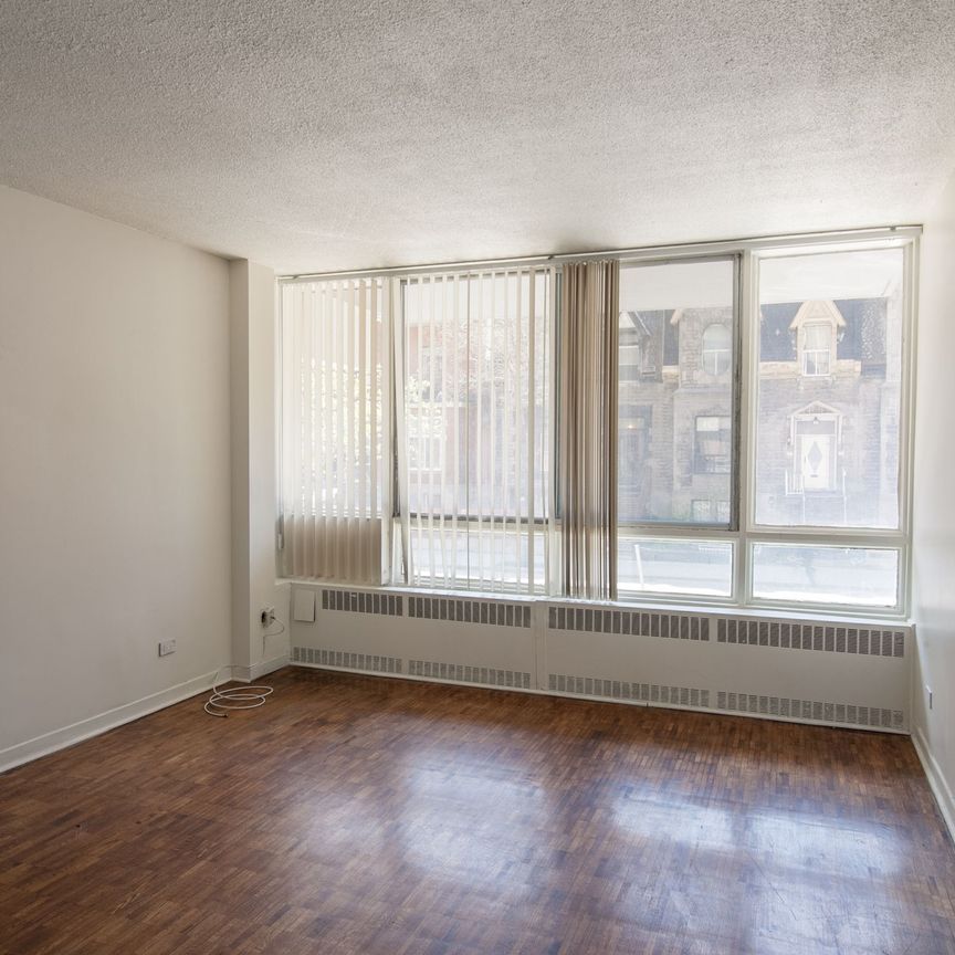 1975 Maisonneuve Blvd West - Photo 1