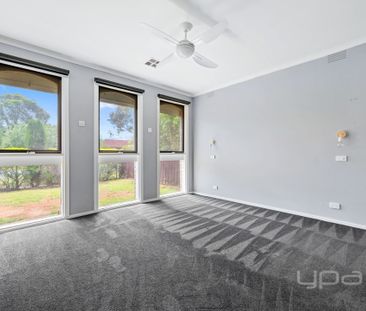 4 BEDROOM FAMILY HOME - Photo 3