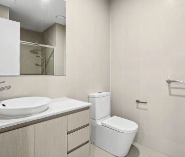 Stunning Top-Floor Corner Apartment in the Heart of Braddon - Photo 4