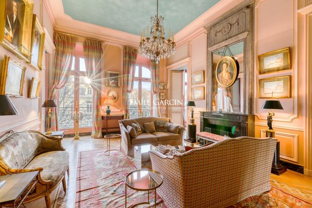 PARIS 8EME- APPARTEMENT MEUBLE AVENUE MONTAIGNE AVEC TERRASSE - Photo 1