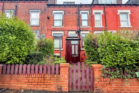 Brownhill Crescent - Photo 2