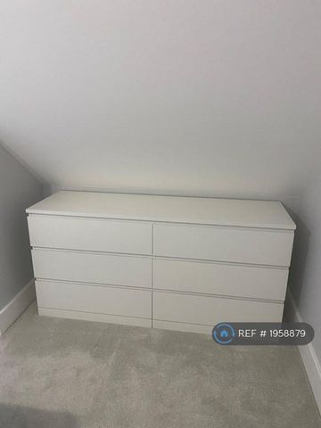 1 bedroom in a flat share to rent - Photo 4