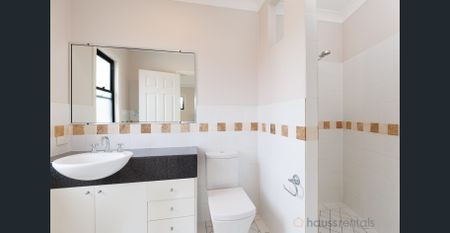 Modern 3 Bedroom Home - short term rental until end of Feb 2026 - Photo 2