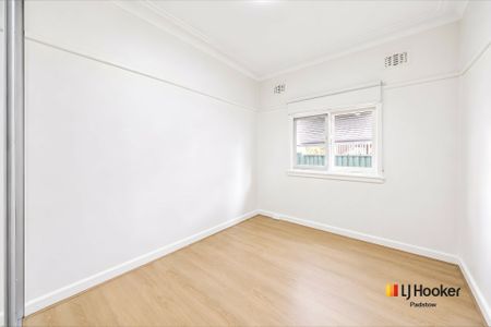 Bright & Spacious Home Offering Easy Family Living - Photo 4