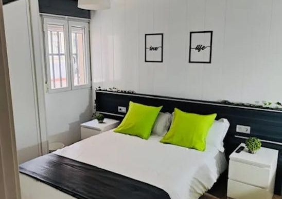 Calle de Alba de Tormes, Madrid, Community of Madrid 28025