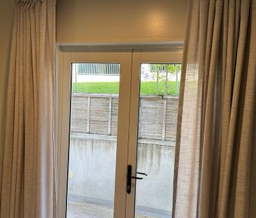 Renovated apartment in a phenomenal location - Photo 2