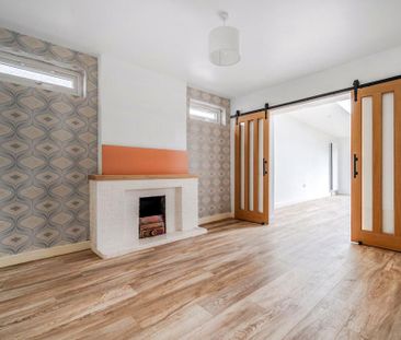 3 bedroom detached house to rent - Photo 2