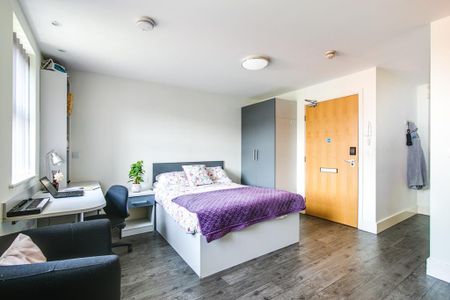 1 bedroom in a flat share to rent - Photo 3