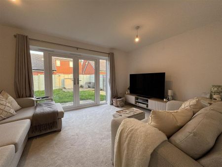 3 bedroom semi-detached house to rent - Photo 4