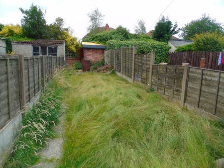 2 bedroom terraced house to rent - Photo 4