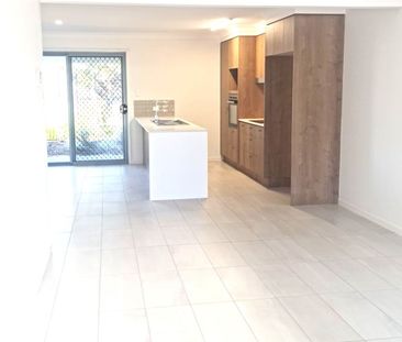 AVAILABLE 16/01/26 - 3 BEDROOM 2 BATH TOWNHOUSE WITH DUCTED AIR - Photo 6