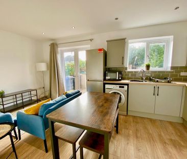 4 bedroom terraced house to rent - Photo 2