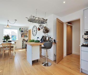 4 bedroom detached house to rent - Photo 5