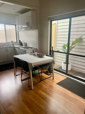 Port Melbourne - Photo 4