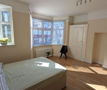 5 bedroom semi-detached house to rent - Photo 5