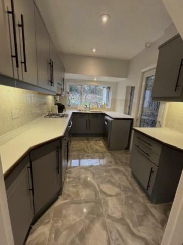 4 bedroom semi-detached house to rent - Photo 4