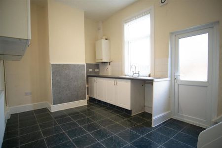 3 bedroom terraced house to rent - Photo 5