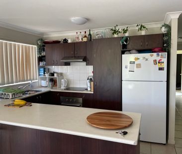 For Rent - Modern 3 Bedroom Duplex - Photo 3