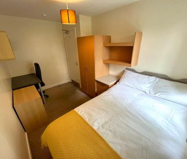 1 bedroom in a house share to rent - Photo 3