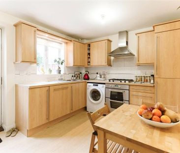 4 bedroom semi-detached house to rent - Photo 2