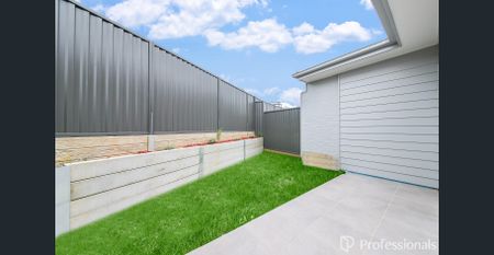 Light, Bright & Modern - Photo 5