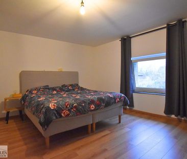Ruime gezinswoning met 4 slaapkamers, tuin, terras en 2 staanplaats... - Photo 2