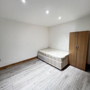 Room in a Shared House, Wyvenhoe Road, HA2 - Photo 2