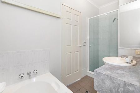 Spacious Riverfront Apartment with Stunning Views - Photo 2