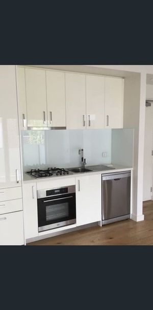 Apartment in a Great Location, close to everything! - Photo 1