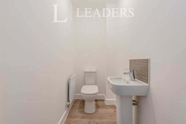 2 bedroom house to rent Illett Way, Faygate, Horsham, West Sussex, RH12 - Photo 1