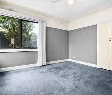 “2 BEDROOM PLUS STUDY l PRIVATE COURTYARD l PERFECT LOCATION” - Photo 4