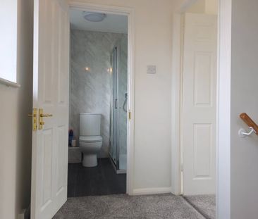 2 Bed Terraced House, Vanguard Road, SO18 - Photo 6