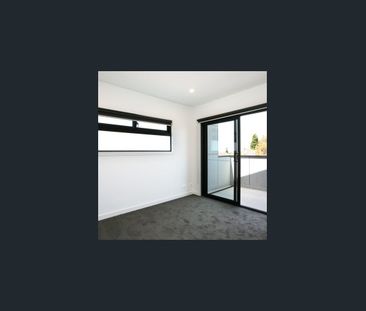 As new luxury townhouse with 3 bedrooms plus study nook - Photo 5