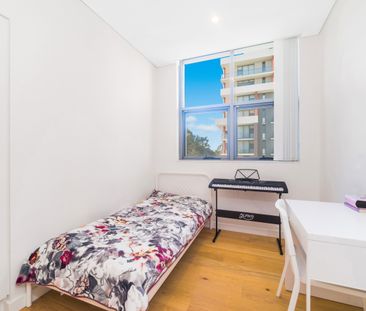 Two Bedroom One Bathroom with Balcony! - Photo 3