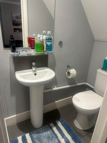 Room 2: 18 Rupert Road, Guildford, GU2 7NE - Photo 2