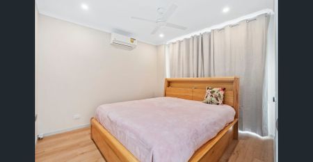 229m2 Large Spacious Near New Townhouse- Fully Furnished - Walk to Tram Station - Photo 4