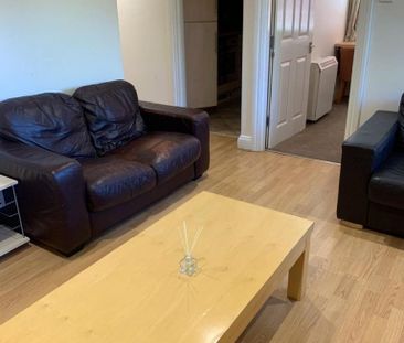 3 bedroom flat to rent - Photo 2