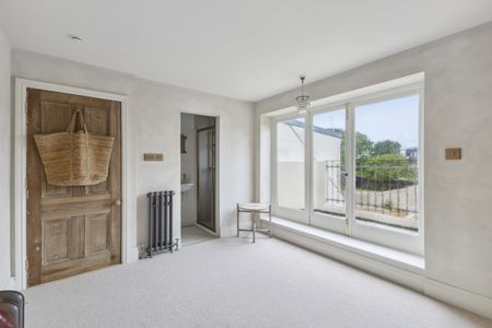 4 bedroom terraced house to rent - Photo 5